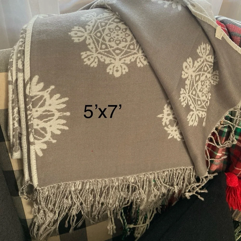 ♥️💙Pottery Barn Snowflake Blanket